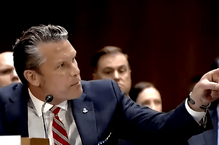 “O senhor é o fracasso”: senadores criticam Hegseth por guerra no Irã