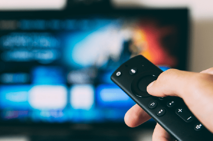 O truque secreto do controle remoto que envolve o botão de “mute” e ativa recursos de acessibilidade na TV