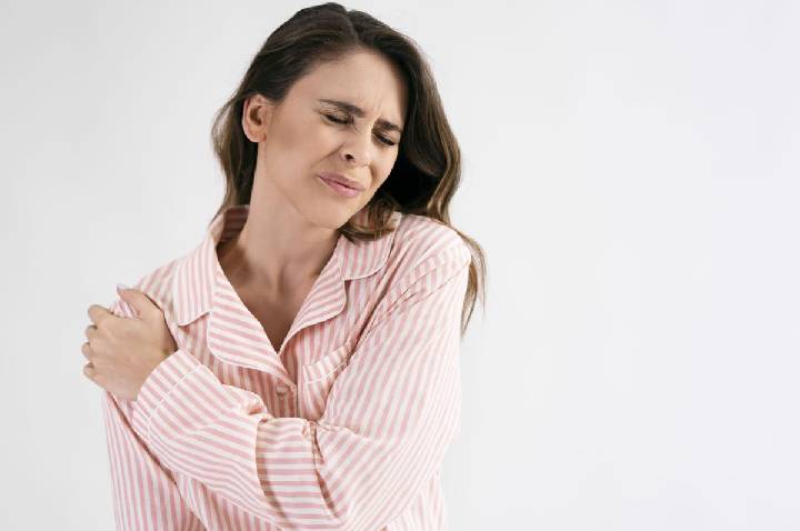 “Ombro congelado” está ligado à menopausa? Estudos indicam que sim