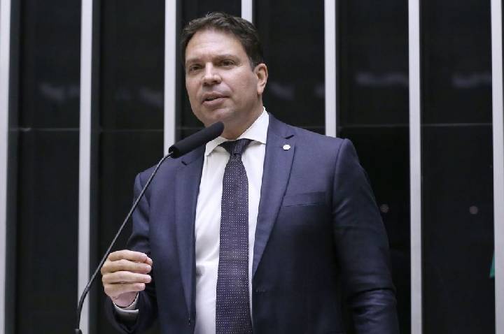 Oposição acusa STF de perseguição e pede asilo para Ramagem nos EUA