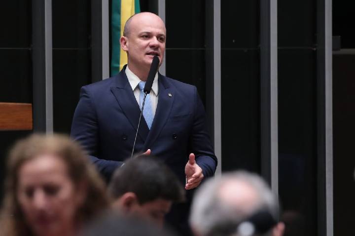 Oposição tenta derrubar decretos de Lula para regular Big Techs