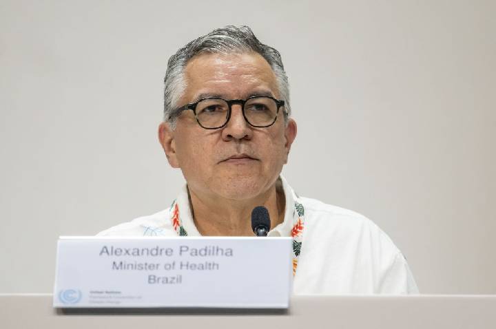 Padilha questiona Flávio Bolsonaro: “O que ele fez na época do jacaré?”