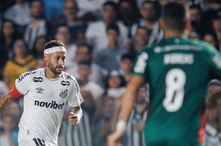 Palmeiras ironiza Neymar após críticas ao gramado da Vila Belmiro