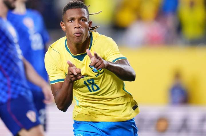 Palmeiras mantém confiança em contratar Danilo, mas aguarda Copa e Botafogo