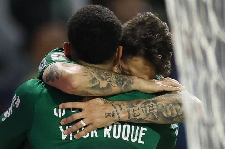 Palmeiras vence o São Paulo, dorme na liderança e seca o Flamengo
