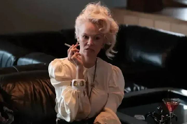 Pamela Anderson brilha em novo filme “Rosebush Pruning”; saiba mais