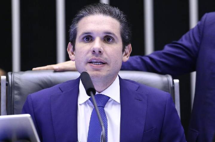 Para acelerar 6×1, Hugo convoca sessões do plenário ao longo de toda semana