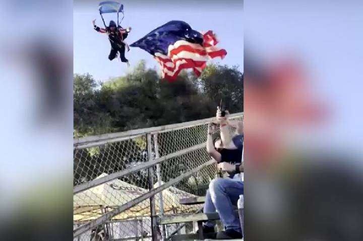 Paraquedista com bandeira dos EUA cai em tenda na Califórnia; veja vídeo