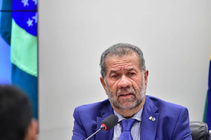 PDT diz ao STF que Carlos Lupi não controla nem interfere em emendas