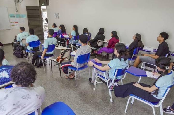Pé-de-Meia começa a pagar quinta parcela de frequência nesta segunda