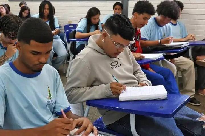 Pé-de-Meia: nascidos em novembro e dezembro recebem parcela de R$ 200