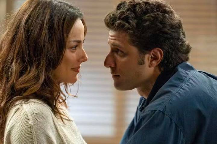 Pedro descobre gravidez falsa de Bruna em “Quem Ama Cuida” e termina namoro