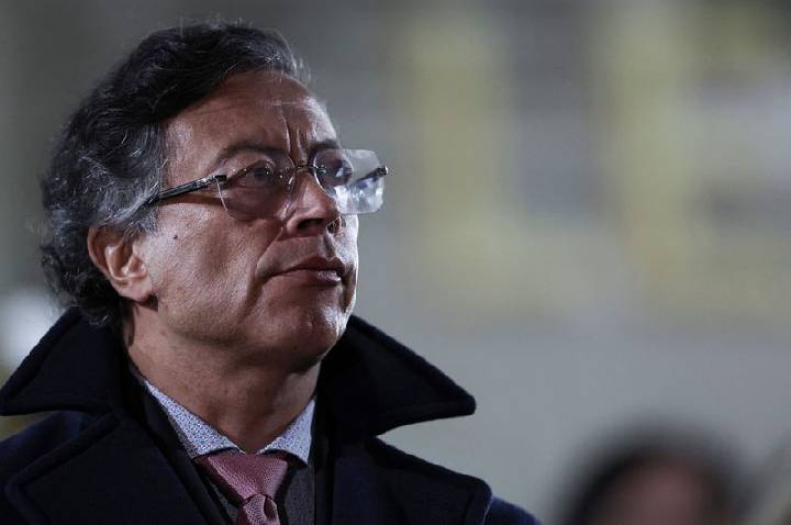 Petro proíbe presidente eleito da Colômbia de tomar posse em base militar