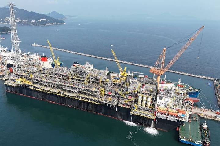 Petrobras antecipa produção de petróleo e gás da plataforma P-79