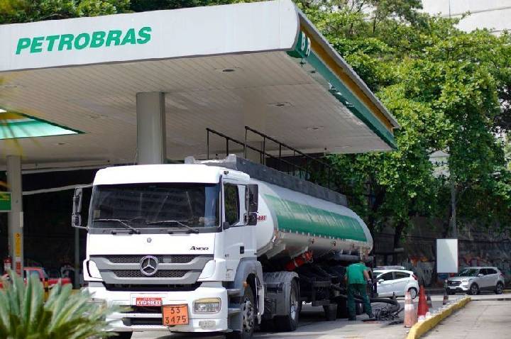 Petrobras aprova adesão à subvenção do governo para combustíveis