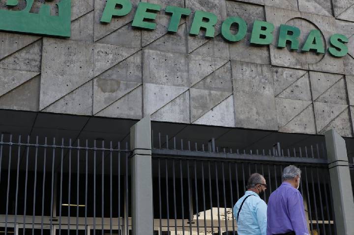 Petrobras bate novo recorde na produção de barris de petróleo e gás