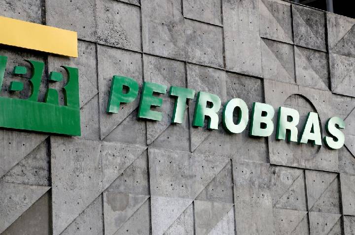 Petrobras retoma renovação da frota e entregará 98 embarcações em 5 anos