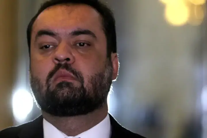 PF afirma que Castro recebeu adega, mansão e caviar para ajudar Refit