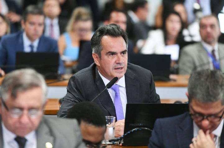 PF apreendeu celular, tablet e documentos na casa de Ciro, diz advogado