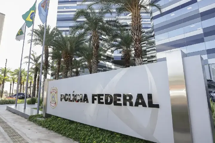 PF está com celular de Vorcaro e afirma poder enviar dados a ministros