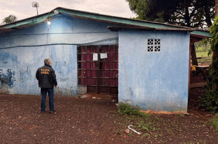 PF resgata oito mulheres e três crianças vítimas de exploração sexual no PR