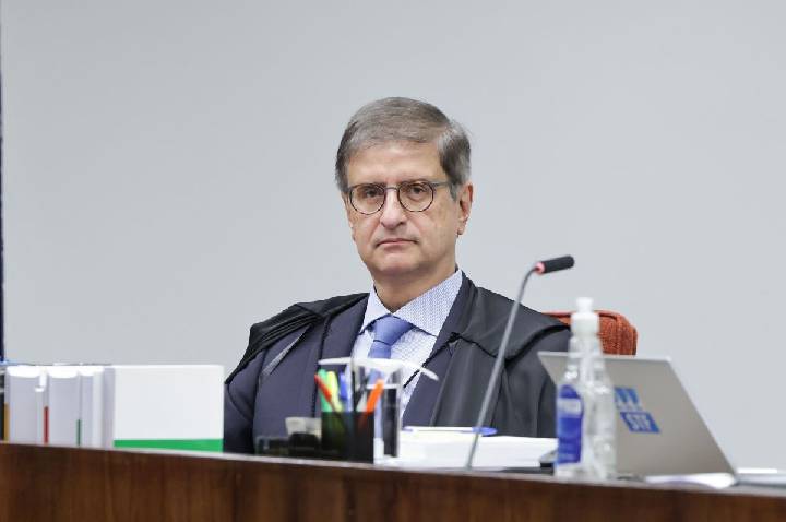 PGR se manifesta contra uso de bens do GDF para socorrer BRB