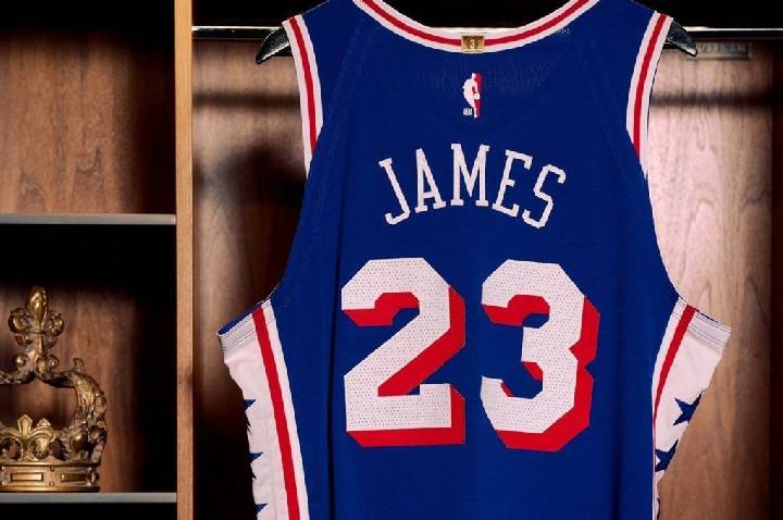 Philadelphia 76ers anuncia contratação de LeBron James
