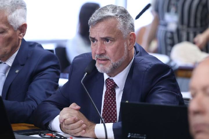 Pimenta pede tornozeleira para Flávio e defende CPMI do Banco Master