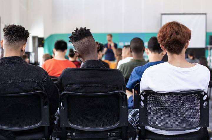 Pisa 2025: Brasil está abaixo de média mundial em aprendizado