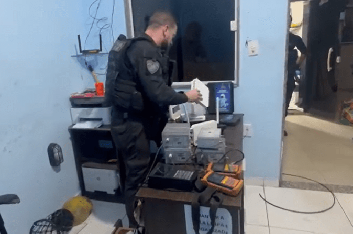 Polícia Civil faz operação contra monopólio de internet do TCP no Rio