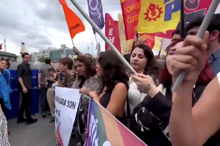 Polícia da Turquia prende 150 pessoas em protesto a favor de grupos LGBTQ+