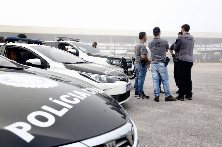 Polícia investiga lista sexual on-line com alunas de colégio no RJ