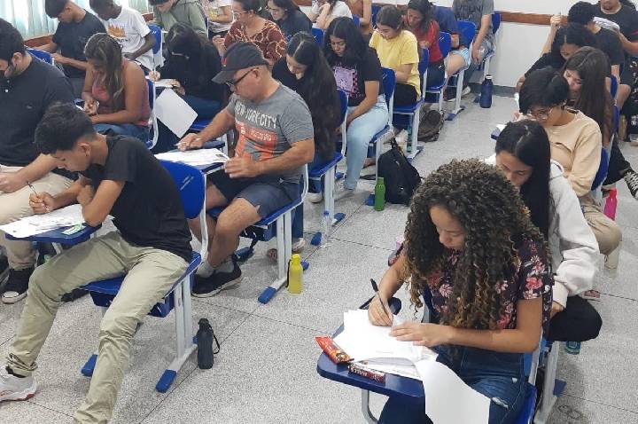 Pré-Enem Municipal inicia aulas e amplia oportunidades de acesso ao ensino superior