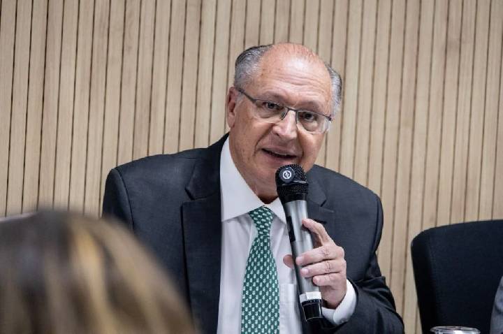 Precisamos fazer esforço para melhorar relação dívida/PIB, diz Alckmin