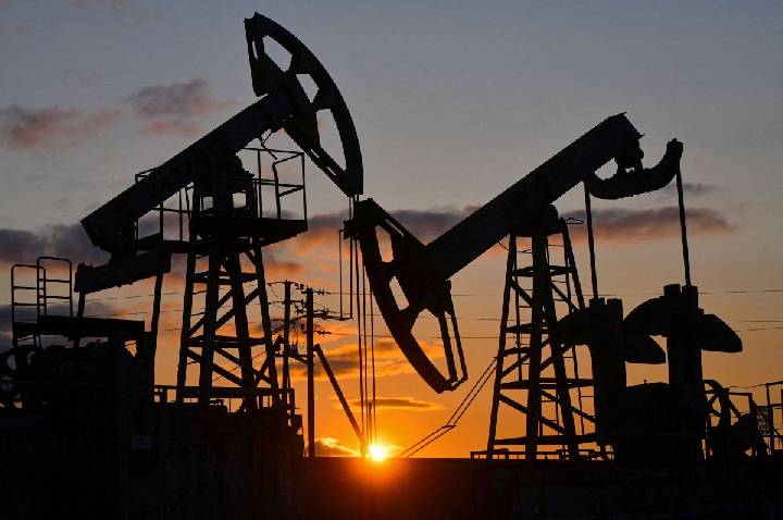 Preços do petróleo caem quase 5% com expectativas de acordo entre EUA e Irã