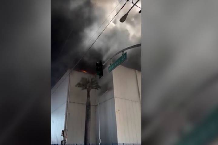 Prefeita decreta emergência após incêndio em armazém em Los Angeles