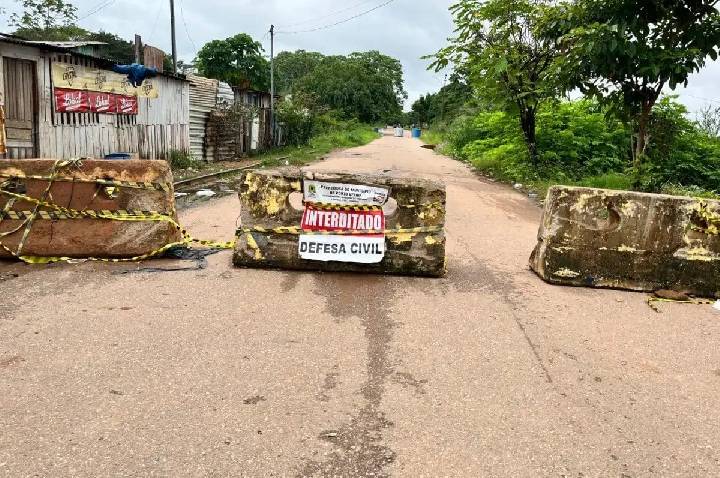 Prefeitura interdita trecho do Canal Santa Bárbara para recuperação de bueiro e contenção de erosão