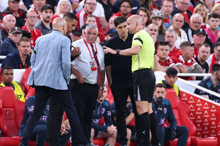 Premier League vai divulgar avaliações de árbitros e do VAR