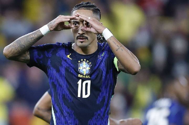 Presidente do Barcelona critica Data Fifa após lesão de Raphinha