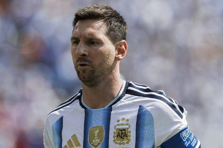 Presidente do Newell's fala sobre o desejo de repatriar Messi