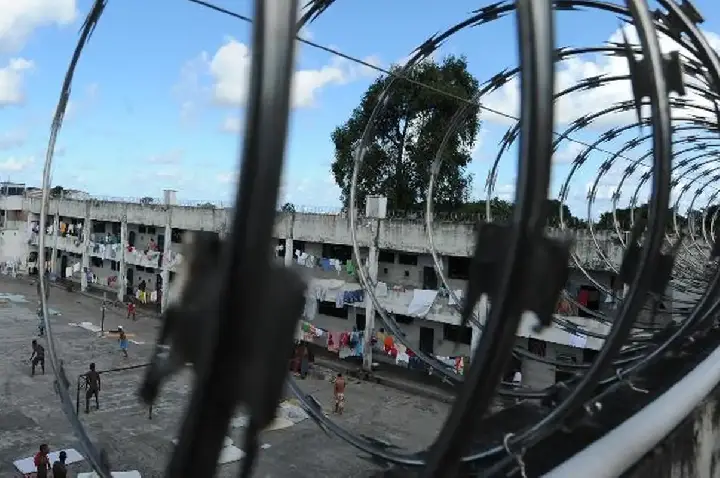 Presídios combatem entrada de itens proibidos para facções criminosas