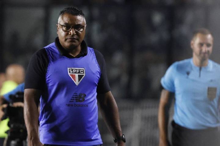 Pressionado, Roger Machado segue no comando do São Paulo e comanda treino