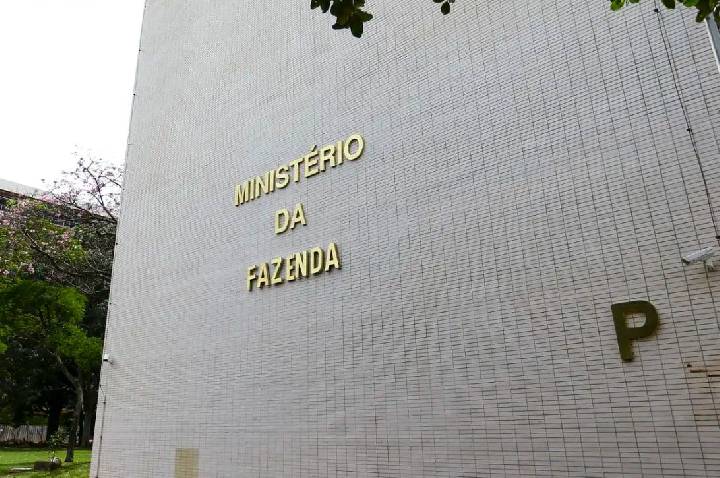 Projeções do PIB são revisadas para 2% em 2026 e 2,3% em 2027 pelo governo