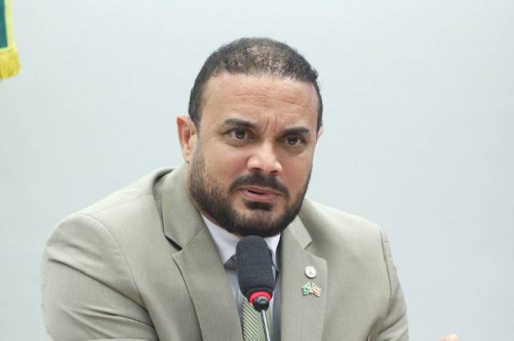 Projeto reconhece atividade de risco de auditores fiscais agropecuários e autoriza porte de arma