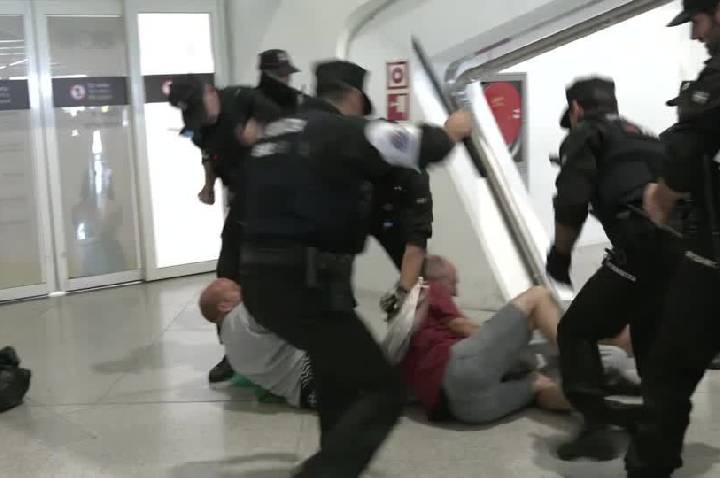 Protesto na Espanha condena tratamento dado a ativistas de flotilha