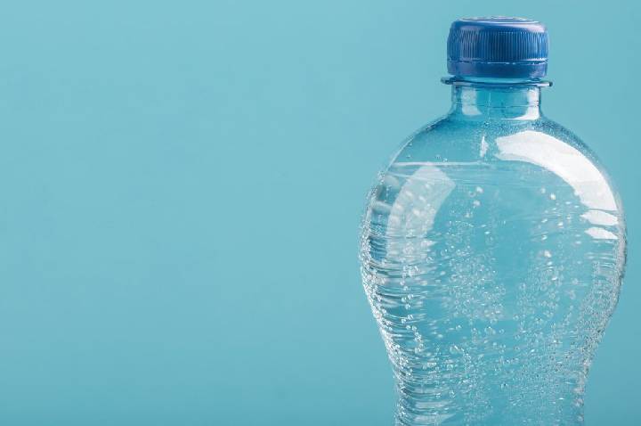 Pseudomonas aeruginosa: o que é a bactéria presente em lote de água