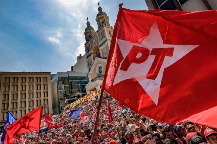 PT vai intensificar embate com Congresso nas redes sociais