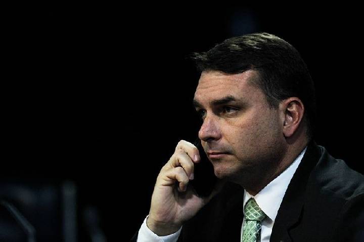 Quaest: para 12%, relação com Vorcaro diminui vontade de votar em Flávio