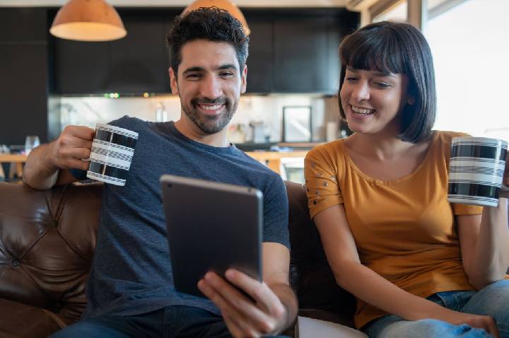 Qual a diferença de plataformas financeiras digitais e bancos tradicionais