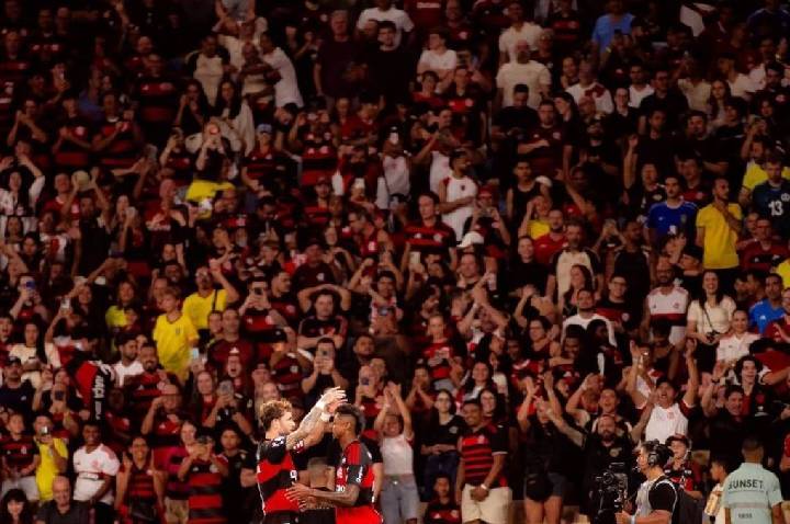 “Quarta-feira é guerra”, canta torcida do Flamengo após vitória